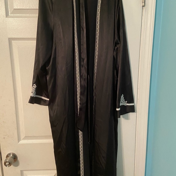 Delicates - Picture 3 of 3